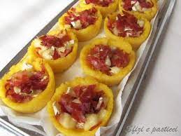 Dalle feste natalizie potrete trovare antipasti caldi, antipasti freddi e scoprire quale sia il miglior antipasto da abbinare ad un primo o a un secondo. Semplicissimo Antipasto Piuttosto Invernale Direi Perche Io La Polenta L Associo All Inverno Ma Questa Ricetta Era Rimasta Acca Ricette Cibo Ricette Di Cucina