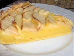 Versa la crema pasticcera e livella. Crostata Di Mele Con Crema Pasticcera Youtube