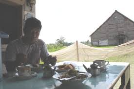 Meski ada beberapa variasi bumbu untuk kupat tahu bandung, menurut saya sebagai pencinta karedok, kupat tahu terasa sedap jika bau kencurnya terasa. Nikmatnya Tahu Kupat Dan Teh Poci Di Warung Pinggir Sawah Pejabat Dibikin Ketagihan Okezone Lifestyle