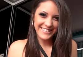 Carolina Abril's Instagram, Twitter & Facebook