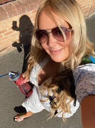 Mother and baby looking for a new 🏡, is a girl, pm for more info..