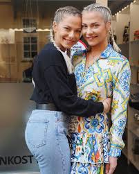 This first name has 9 letters including 4 vowels and 5 consonants. Cheyenne Und Valentina Pahde Schwarmen Von Mama Samanda Promiflash De