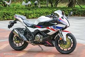 Bmw s1000rr is a race oriented sport bike initially made by bmw motorrad to compete in the 2009 superbike world championship, that is now in commercial production. China S Moto S450rr Is A Blatant Copycat Of Bmw S1000rr