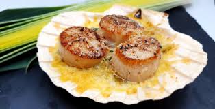 Assaisonnez avec quelques grains de sel et du poivre. Coquilles St Jacques Gratinees Les Recettes De Virginie