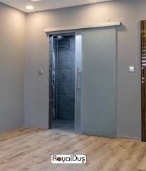 Surgulu Cam Kapi Banyo Ic Dekorasyonu Duslar Dusakabin