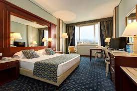 Bathrooms include a combined bath/shower unit with a deep soaking bath and a rainfall showerhead. Best Western Ctc Hotel Verona Prices Reviews Province Of Verona San Giovanni Lupatoto Tripadvisor