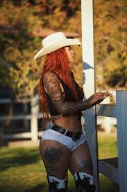 Elena Larrea: activismo animal en OnlyFans | PlayboyElena Larrea: activismo  animal en OnlyFans