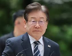 South Korea's Liberal Opposition Candidate Lee Poised To Win Election As  Main Challenger Concedes