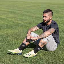 From his wife or girlfriend to things such as his tattoos, cars, houses content 1 wiki 2 salary & net worth 3 lovelife 4 tattoo 5 family 6 car 7 house. Lorenzo Insigne Wiki 2021 Girlfriend Salary Tattoo Cars Houses And Net Worth