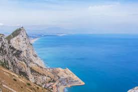 This neckalce is made from faceted 8mm crystals with a small 2mm green rhinestone between each bead except where there is a crystal rondell which are placed every two beads. Blick Auf Die Stadt Das Meer Und Den Strand Von Der Hohe Des Felsens Von Gibraltar Gibraltar Lizenzfreie Fotos Bilder Und Stock Fotografie Image 47951050