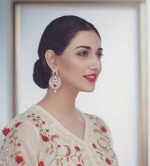Sarah shared a picture of a pink rose and a verse from the. Sarah Khan Full Biography Height Weight Age Husband More Celebprofile In Beautiful Girl Indian Pakistani Actress Bollywood Actress Bikini