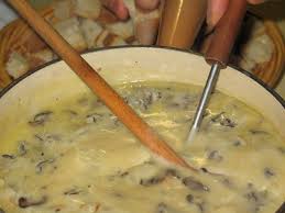 Restaurant cuisine traditionnelle spécialités savoyardes. Recette De La Fondue Savoyarde Aux Champignons Et Petite Nuit Dans Un Igloo Les Gourmandises De Geraldine