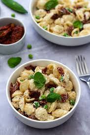 Les vaches sont folles, les hormones croissent les lardons et le boeuf vous froissent végétarien d'un jour ou venu sans. Salade De Pates Aux Petits Pois Tomates Sechees Et Ricotta Amandine Cooking Repas Italien Recettes De Cuisine Recette Plat Vegetarien