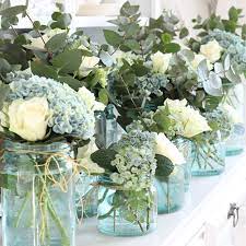 A low soil ph allows hydrangeas to absorb aluminum, which turns the flowers a beautiful blue color. Making Arrangements Hydrangeas