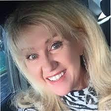 Shelly Mayes's Instagram, Twitter & Facebook