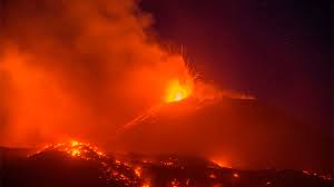 Edith melara recommends volcan etna. Entro En Erupcion El Volcan Etna En Italia Videos De La Expulsion De Lava Internacionales Elonce Com