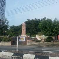 Hang li po chinese pinyin hn lbo was the fifth wife of malaccan sultan mansur shah reigned 14561477 she was supposedly given by ming china she was supposedly given by ming china, but it is disputed whether hang li po ever existed since she was never recorded in ming dynasty records. Perigi Puteri Hang Li Poh Bukit Cina Melaka