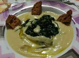 Cuocetele in acqua salata e, quando cominciano a disfarsi, girate a lungo con un cucchiaio di legno in modo da ottenere una purea. Cicoria E Fave Prodotti Tipici A Matera Destinazione Matera