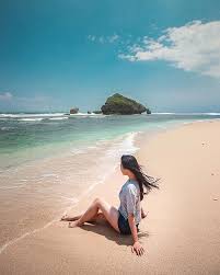 Pantai ngandong mungkin tidak setenar dengan pantai lainnya di gunungkidul. Selain Cantik Dan Mempesona Pantai Ngandong Punya Seafood Yang Menggugah Selera Tugu Wisata