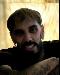 El cantante Anuel AA está irreconocible. Se rumora que aparente y  alegadamente sufre de cáncer, pero aun no lo ha confirmado. Anuel AA  canceló varios conciertos en España y fue suspendido su