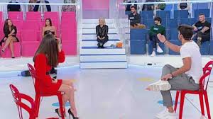 Uomini e donne anticipazioni di oggi trono over del 18 novembre: Uomini E Donne Davide Vicino A Chiara Ma Beatrice Video Witty Tv