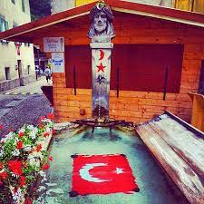 İtalya'nın moena köyü'ne sığınan bir yeniçeri oraya yerleşip. 13 Maddede Filmlere Tas Cikaran Oykusuyle Italya Da Bir Turk Koyu Moena Onedio Com
