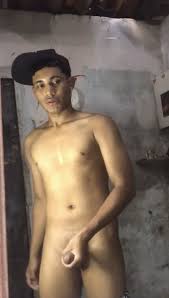 Novinho gozando no fundo de casa - ThisVid.com