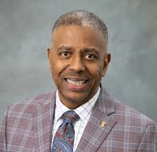 Grand Boulevard Agents, 23 Compass Real Estate Agents