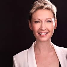 Deanna Knudsen's Instagram, Twitter & Facebook