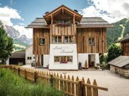 Situato a la villa, nel trentino alto adige, a 2,2 km dall'alta badia, lo chalet susi offre sistemazioni con wifi gratuito, un'area giochi per bambini, un centro fitness e un parcheggio privato. I 10 Migliori Appartamenti Di La Villa Italia Booking Com