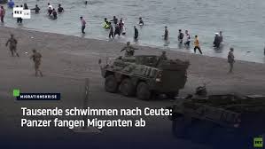 Hochwertige und bezahlbare, lizenzfreie sowie lizenzpflichtige bilder. Tausende Schwimmen Nach Ceuta Panzer Fangen Migranten Ab Rt De