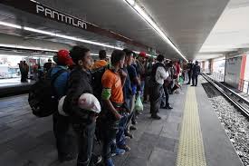 Este es el accidente más mortal en décadas en el sistema del metro de la capital mexicana, uno de los más. Aun Cerradas Las Estaciones Del Metro Pantitlan Hangares Y Terminal Aerea Capital La Jornada