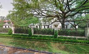 In the texas suburb of river oaks sits the joel osteen house or mansion might be a better way of describing his home. Wow Joel Osteen House Photos Net Worth Books Investormint