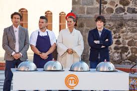 Con lo portentoso que es carlos maldonado en la cocina (y en físico) quizás la noticia más sorprendente sería la gala de la guía michelin 2021 para españa y portugal (la cara de la brujita que parece la península ibérica en el mapa), presentada por miguel ángel muñoz y cayetana guillén. Masterchef Celebra La Primera Estrella Michelin De Carlos Maldonado