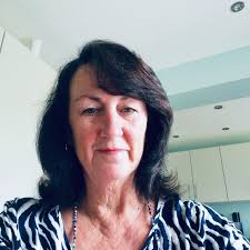 Hi guys, really messed up today and haven't prepped any food, there is a  Sainsbury's where I'm due to have my short break at 5pm, can anyone  recommend something filling for me