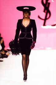 Naomi Campbell Au Defile Yves Saint Laurent Pret A Porter Naomi Campbell Fashion Formal Dresses