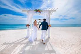 Come organizzare un matrimonio in spiaggia. Sposarsi In Spiaggia 8 Consigli Per Il Tuo Matrimonio In Spiaggia