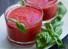Soupe Fraiche Tomate Fraise Et Basilic Line Lisbonne Et Cie Recette Tomates Basilic Fruits De Saison