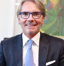 St.Galler Posterboy-Anwalt in eisigem Wind