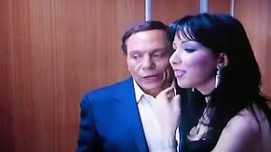 تدور أحداث الفيلم حول مهندس يعمل بإحدى شركات البترول بدبي، إضطر إلى العودة لمصر بعد غياب عشرين عام، ليفاجأ بأن السفارة الإسرائيلية بجانب شقته ويحاول جاهداً بيع الشقة في البداية. Ù…Ù‚Ø§Ø·Ø¹ ÙÙŠÙ„Ù… Ø§Ù„Ø³ÙØ§Ø±Ø© ÙÙŠ Ø§Ù„Ø¹Ù…Ø§Ø±Ø© Mp3