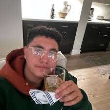 Eliud Castillo's Instagram, Twitter & Facebook