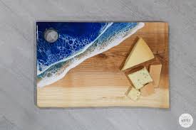 This epoxy resin ocean table top has many features which make it truly one of a kind. Diy Resin Ocean Tray Diy Huntress