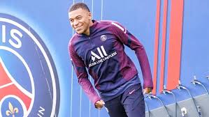 El propio mbappé ha mostrado su alegría en redes sociales al oficializarse que iba ser la nueva imagen del videojuego: Fifa 21 Kylian Mbappe Unpacks His Custom Box Of New Football Simulator Fifaultimateteam It Uk