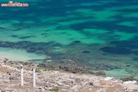 Spiagge nelle vicinanze di san giovanni di sinis: Le Colonne Di Tharros E Il Mare Di San Giovanni Foto San Giovanni Di Sinis