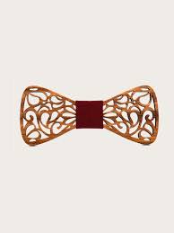 Le nœud en acétate de cellulose est travaillé dans le berceau de la lunetterie française : Noeud Papillon En Bois Homme Camelia Wood Chic