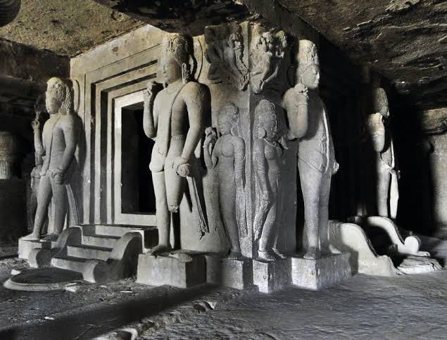 Smarthistory – The multireligious caves at Ellora