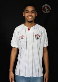 Tras mucha expectativa por parte de los hinchas y un par de filtraciones, hoy fue presentada oficialmente la nueva colección de fluminense con umbro brasil, que tomará el lugar dejado por under armour como sponsor técnico del club de rio de janeiro. Camisa Umbro Fluminense Il 2020