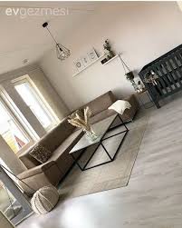 Toprak Tonlarinin Sakinligi Bu Evin Minimalist Ruhuna Cok Yakismis 3 Ev Gezmesi Kahve Masasi Ev Bitkisi Ev Dekoru