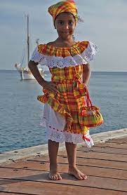 Le corps de la créole est composé par un fil dargent plein. Costume Traditionnel Creole Fillette Tenues Traditionnelles Robe Africaine Robe Traditionnelle Et Robe En Pagne Africain