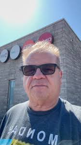 Great lunch with my friend @jeff.nolen.10 from @olivacigar with these  wonderful people smoking a nice Melanio Cigar! #olivacigars #friendship  #comicslife